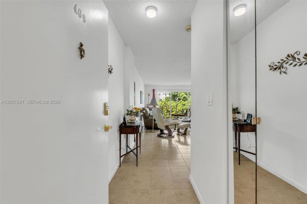 200 178th Dr, Unit 409, Sunny Isles Beach, FL 33160 Photo
