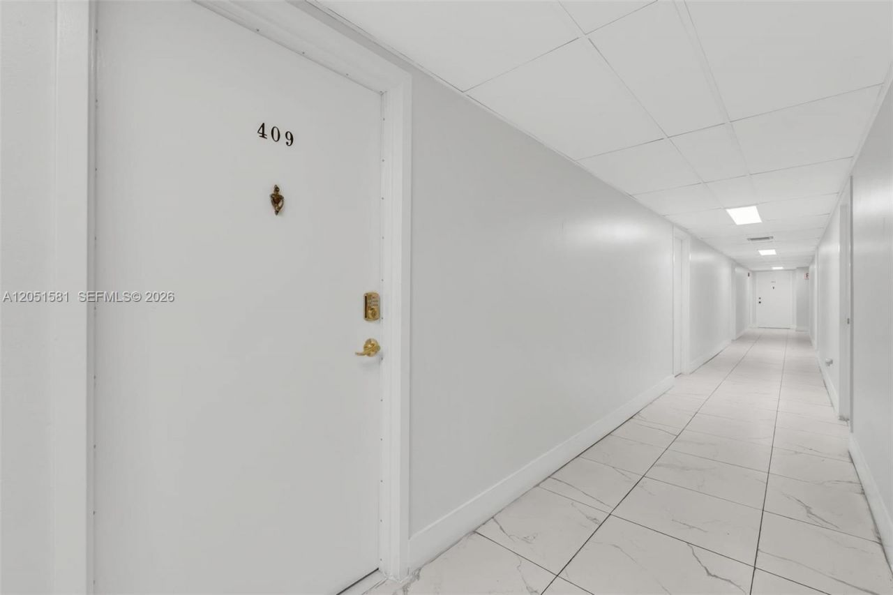 200 178th Dr, Unit 409, Sunny Isles Beach, FL 33160 Photo