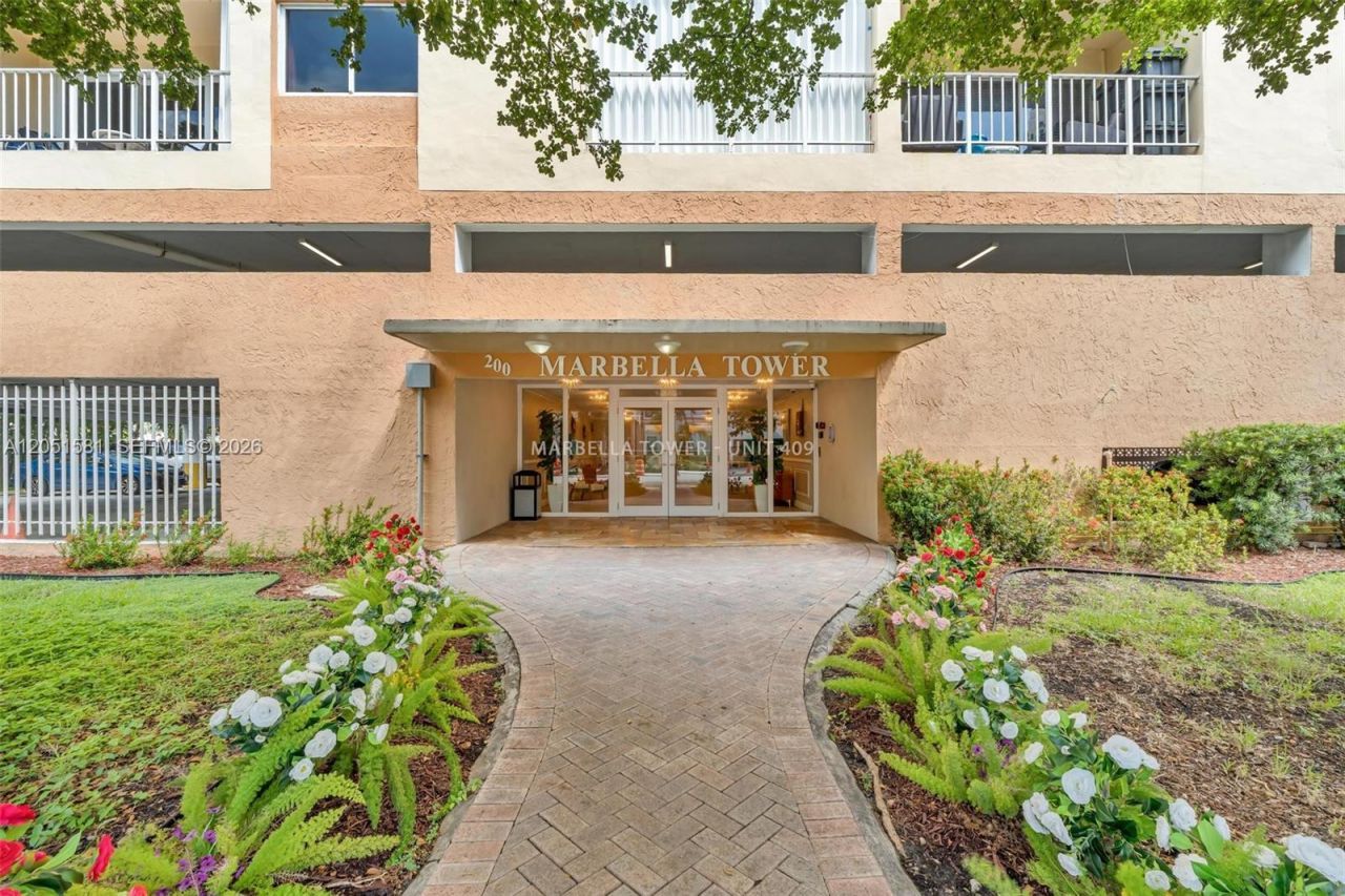 200 178th Dr, Unit 409, Sunny Isles Beach, FL 33160 Photo