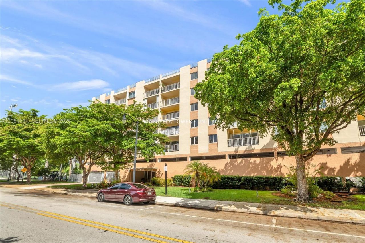 200 178th Dr, Unit 409, Sunny Isles Beach, FL 33160 Photo