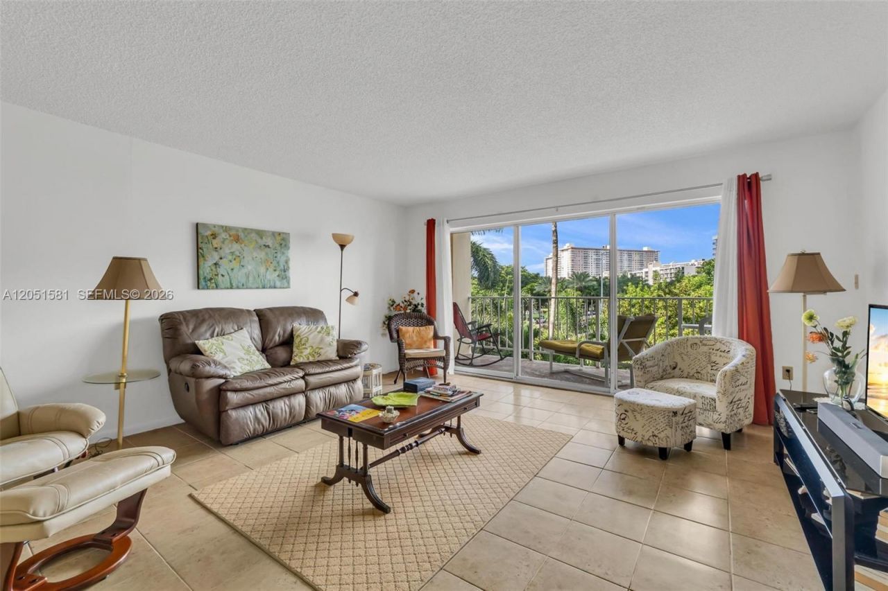 200 178th Dr, Unit 409, Sunny Isles Beach, FL 33160 Photo