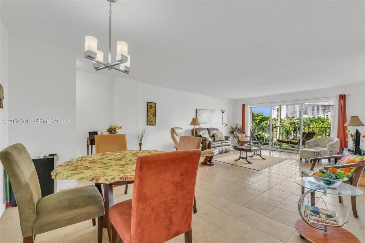 200 178th Dr, Unit 409, Sunny Isles Beach, FL 33160 Photo