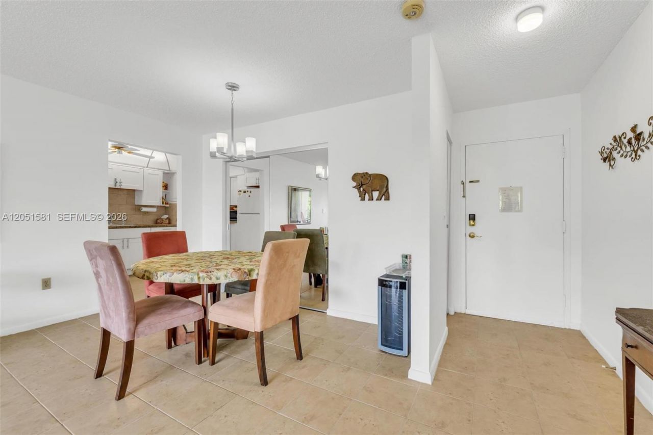 200 178th Dr, Unit 409, Sunny Isles Beach, FL 33160 Photo