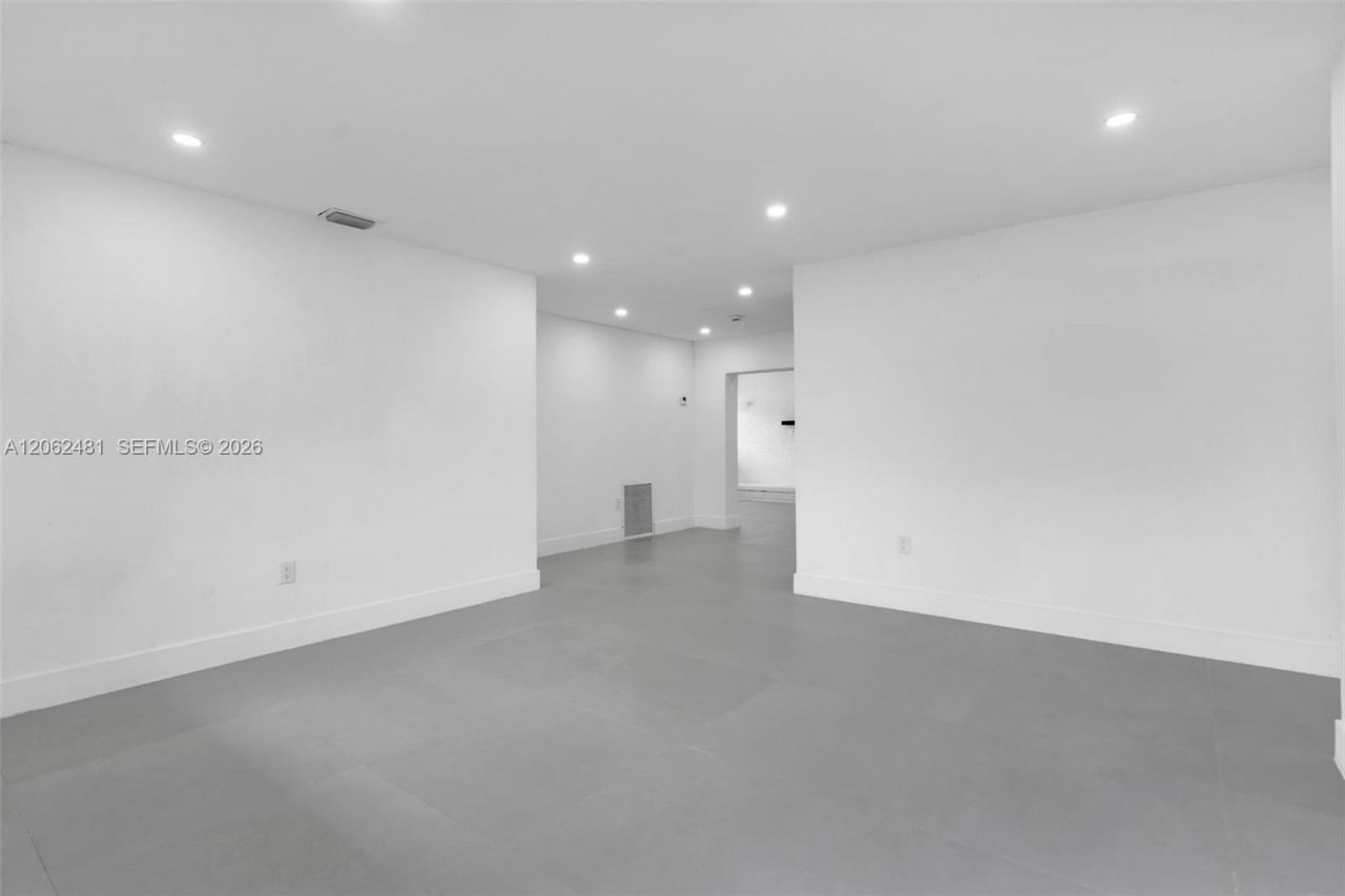 3400 NW 211th St, Miami Gardens, FL 33056 Photo