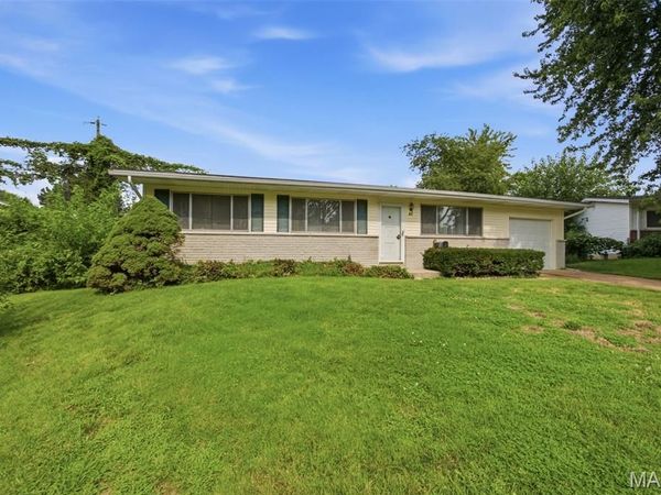 21 Saint Henry Court, St Charles, MO 63301