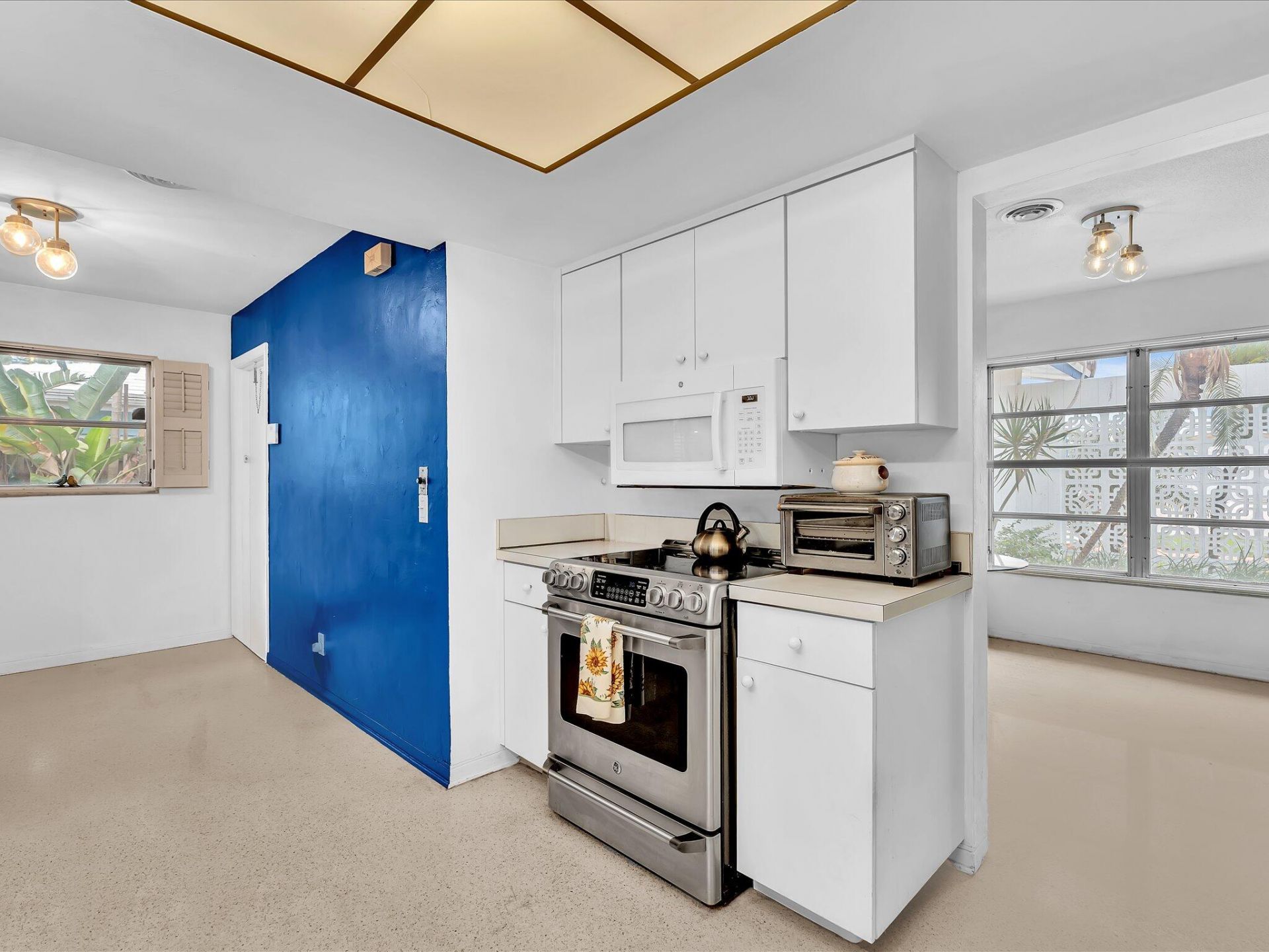 2121 NE 52nd Street, Fort Lauderdale, FL 33308 Photo