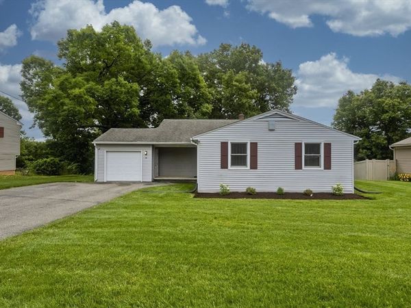 89 Garvey Dr, Springfield, MA 01109