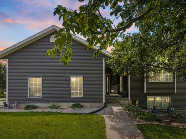 2805 38th Avenue SW, Cedar Rapids, IA 52404