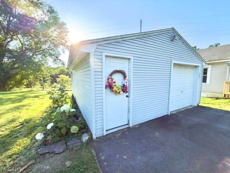 192 1st Street NE, Barberton, OH 44203 Photo 2