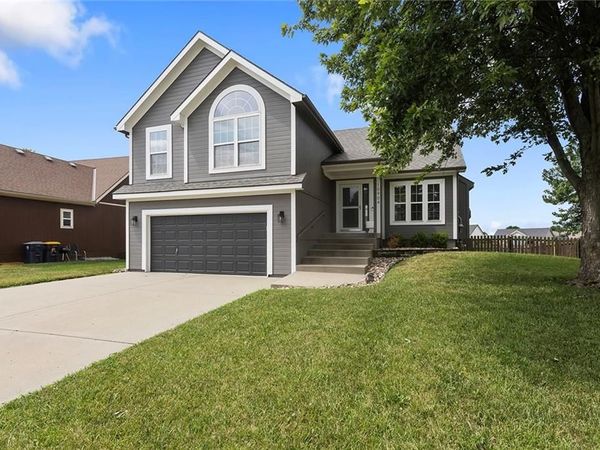 10904 N Manchester Avenue, Kansas City, MO 64157