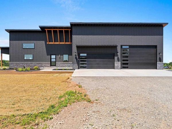 1810 LOST TRAIL, Suamico, WI 54313