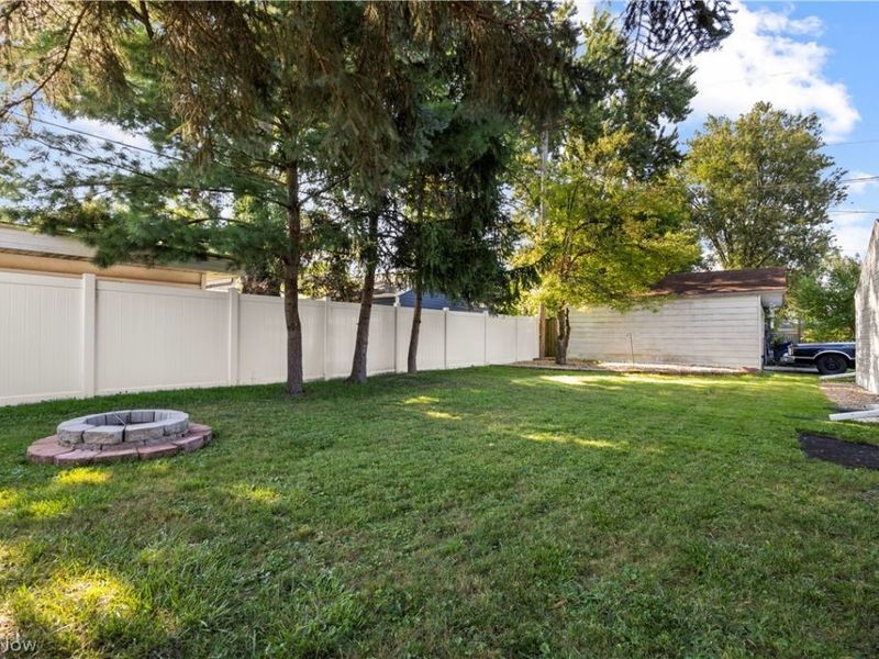 333 Olive Street , Elyria, OH 44035 Photo 3