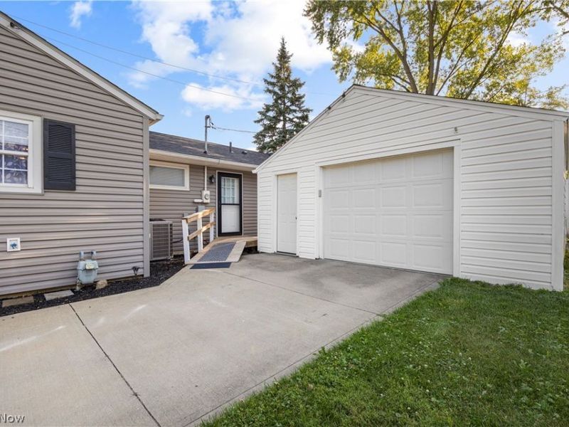 333 Olive Street , Elyria, OH 44035 Photo 7