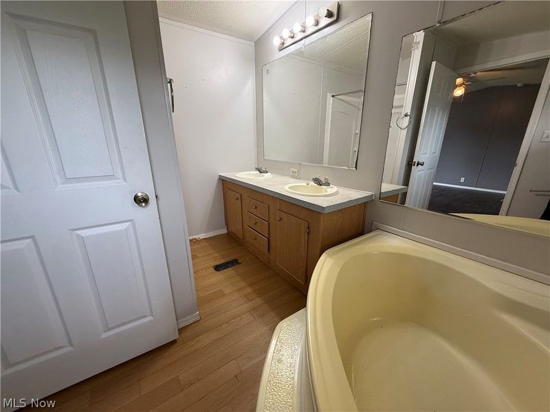 21636 Meadow Drive, West Lafayette, OH 43845 Photo 7