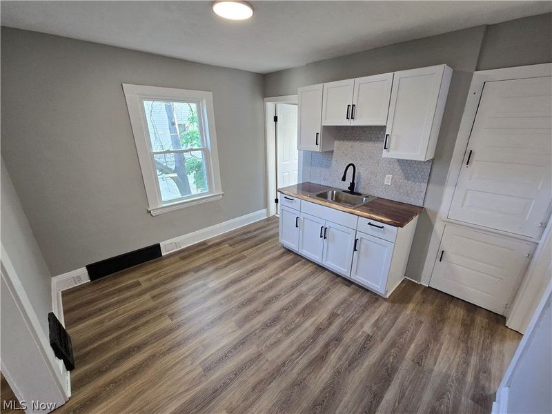 15788 Mandalay Avenue , Cleveland, OH 44110 Photo 12