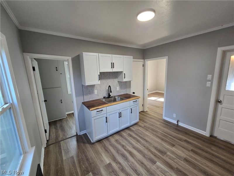 15788 Mandalay Avenue , Cleveland, OH 44110 Photo 3