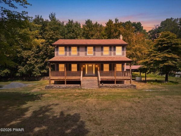 118 Navajo Court , Hawley, PA 18428