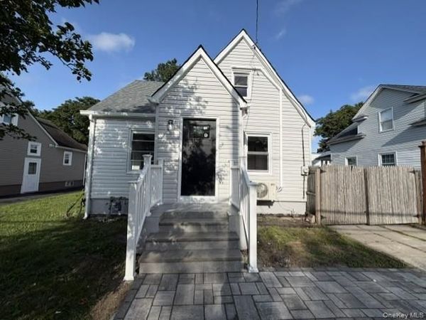 60 Center Avenue , Bay Shore, NY 11706