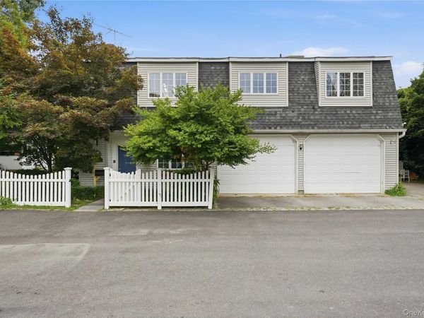 3 Finnin Place , Bayville, NY 11709