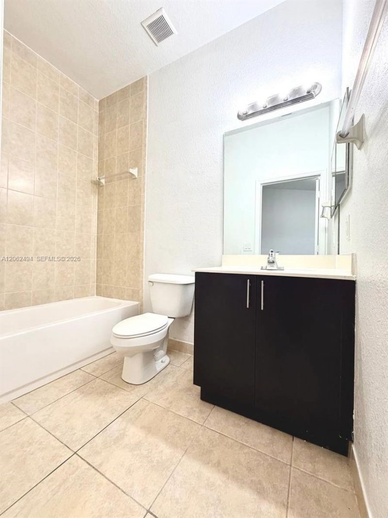 3431 W 80th St, Unit 202, Hialeah, FL 33018 Photo