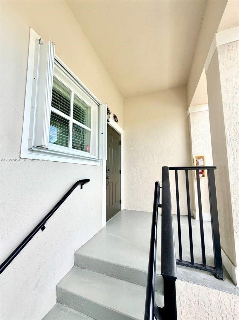 3431 W 80th St, Unit 202, Hialeah, FL 33018 Photo