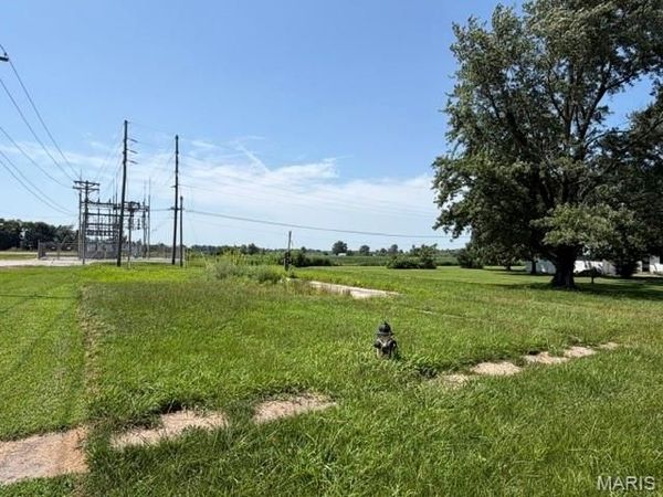 301 Washington Street , Wellsville, MO 63384