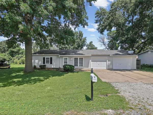 33844 Woodgate Court, Brighton, IL 62012