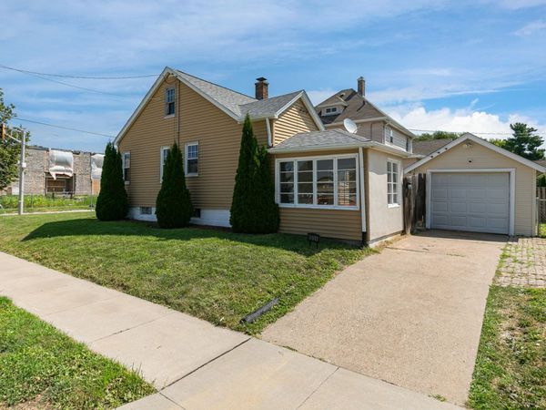 1004 16TH Avenue , Moline, IL 61265