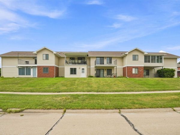 860 Edward Court SE, Unit 105, Cedar Rapids, IA 52403