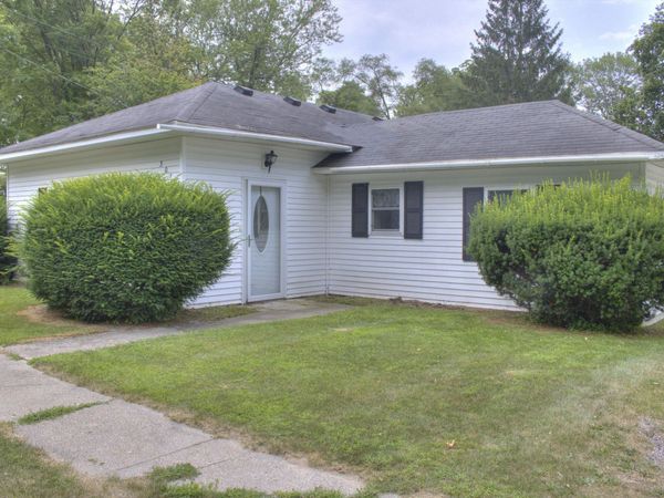 301 N New Street, Stanton, MI 48888