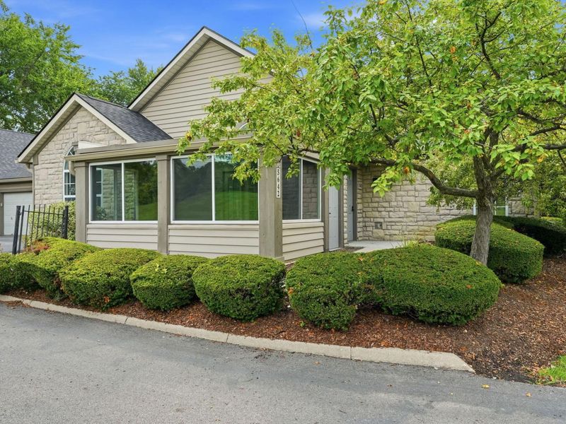 5642 Villa Gates Drive, Hilliard, OH 43026 Photo 2