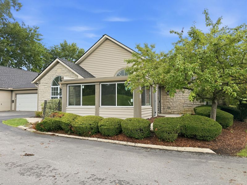 5642 Villa Gates Drive, Hilliard, OH 43026 Photo 2