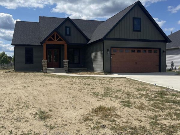 101 Ashberry Way , Swanton, OH 43558