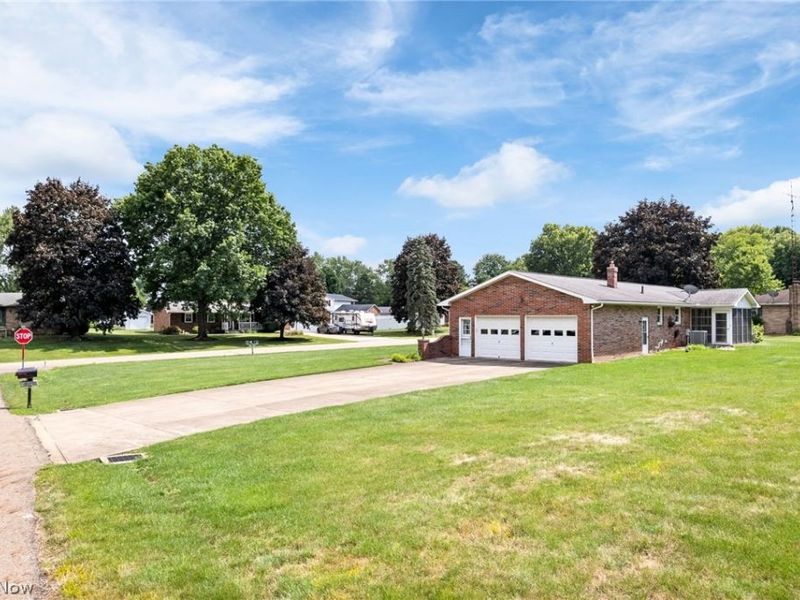 5059 Broadview Street NE, Louisville, OH 44641 Photo 3