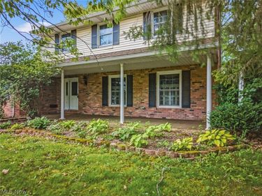 2211 Hunting Valley Street NW, North Canton, OH 44720
