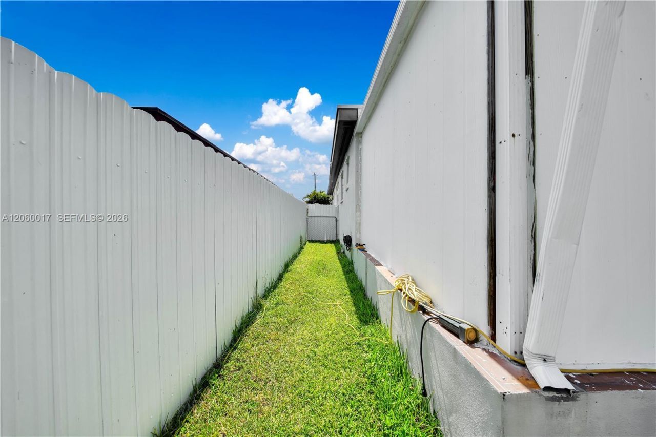 333 NW 60th Ave, Miami, FL 33126 Photo