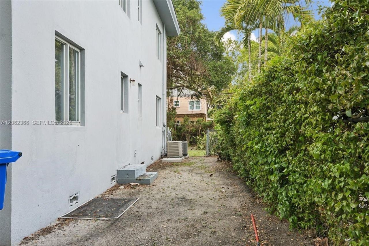 437 NE 69th St, Unit 1, Miami, FL 33138 Photo