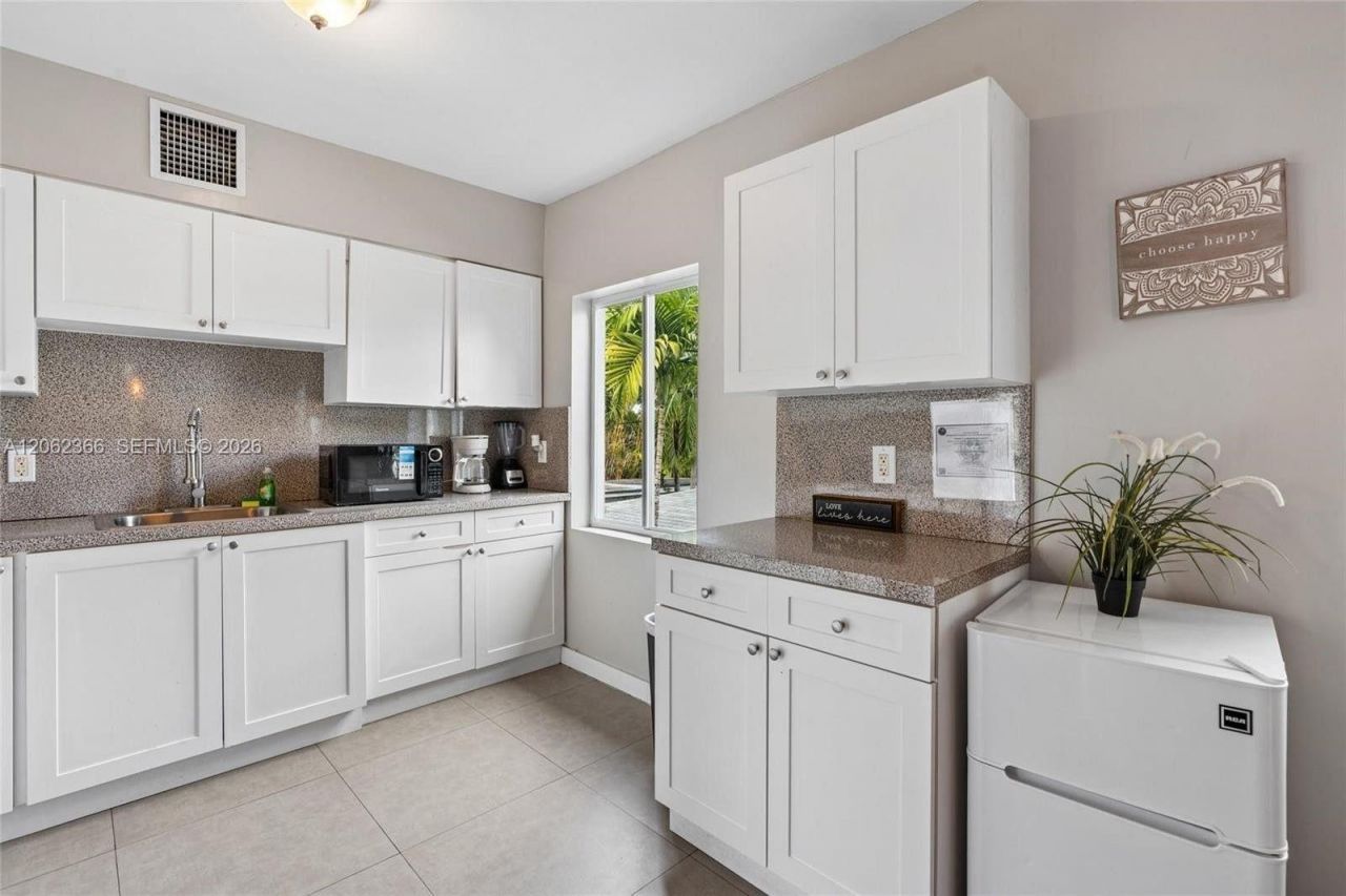 437 NE 69th St, Unit 1, Miami, FL 33138 Photo