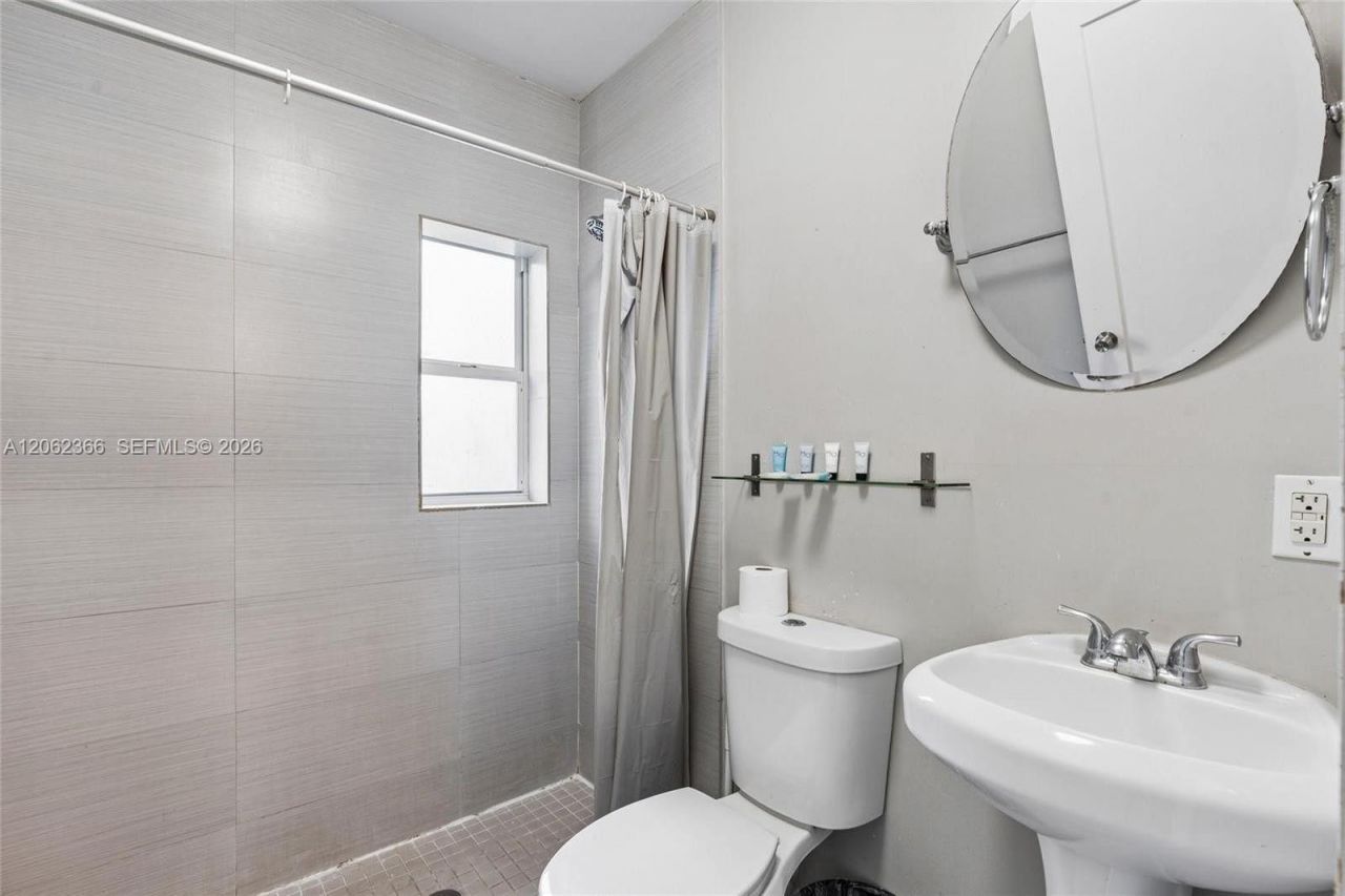 437 NE 69th St, Unit 1, Miami, FL 33138 Photo