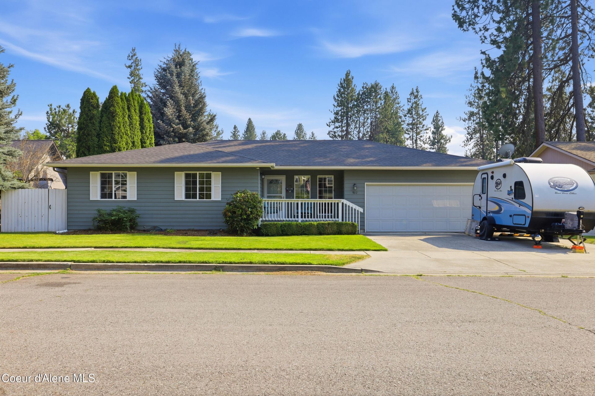 922 E Honeysuckle Glen Ct, Coeur d Alene, ID 83815 Main Photo