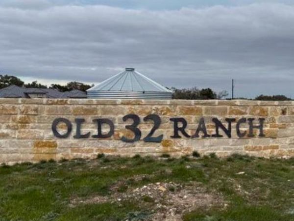 000 Windmill Ridge DR, Blanco, TX 78606
