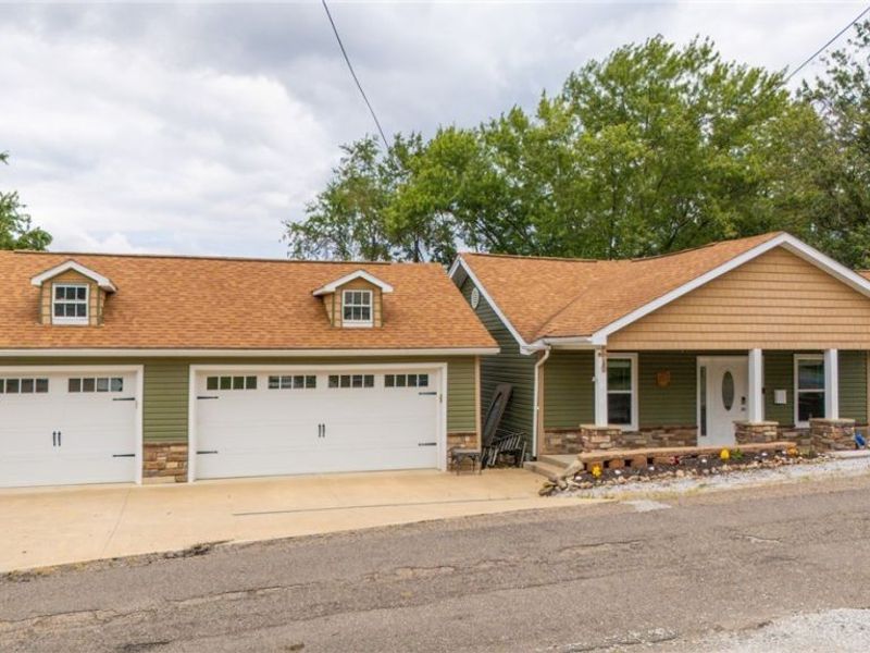 107 Broad Street, Saint Clairsville, OH 43950 Photo 2