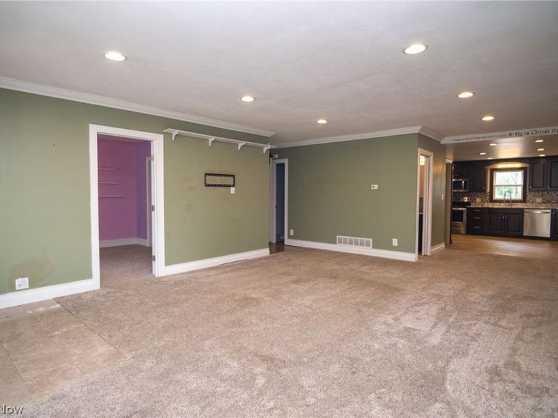 107 Broad Street, Saint Clairsville, OH 43950 Photo 4
