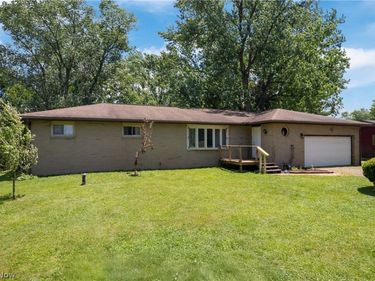 12780 Jamestown Avenue NW, Uniontown, OH 44685