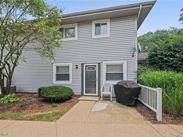 2436 Island Drive, Unit C, Uniontown, OH 44685