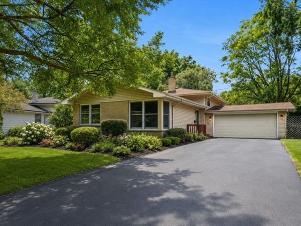 368 Sycamore Drive , Naperville, IL 60540
