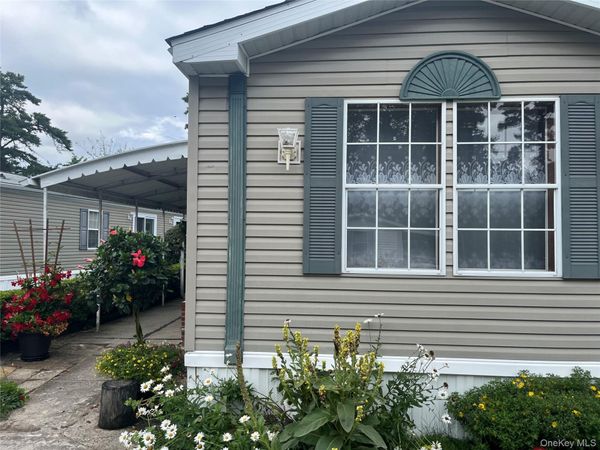 525 Riverleigh Ave, Unit C-19, Riverhead, NY 11901