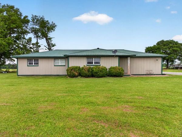 30253 W State Hwy 31 , McCurtain, OK 74944