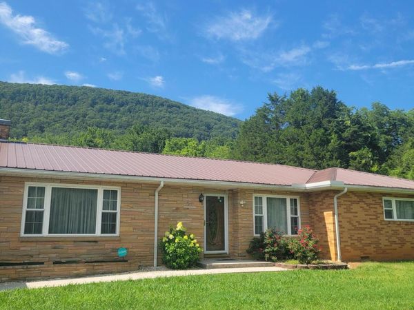 132 Ridgecrest Rd, Harriman, TN 37748