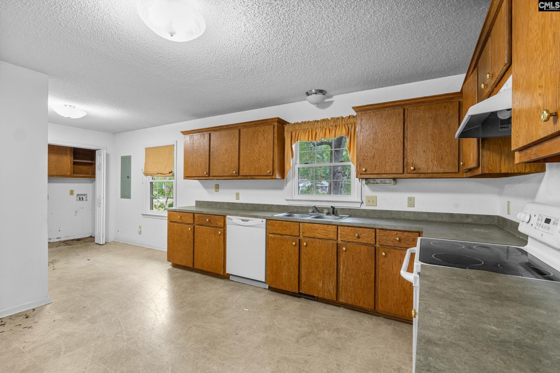 1101 Sunnyhill Road  Photo 4